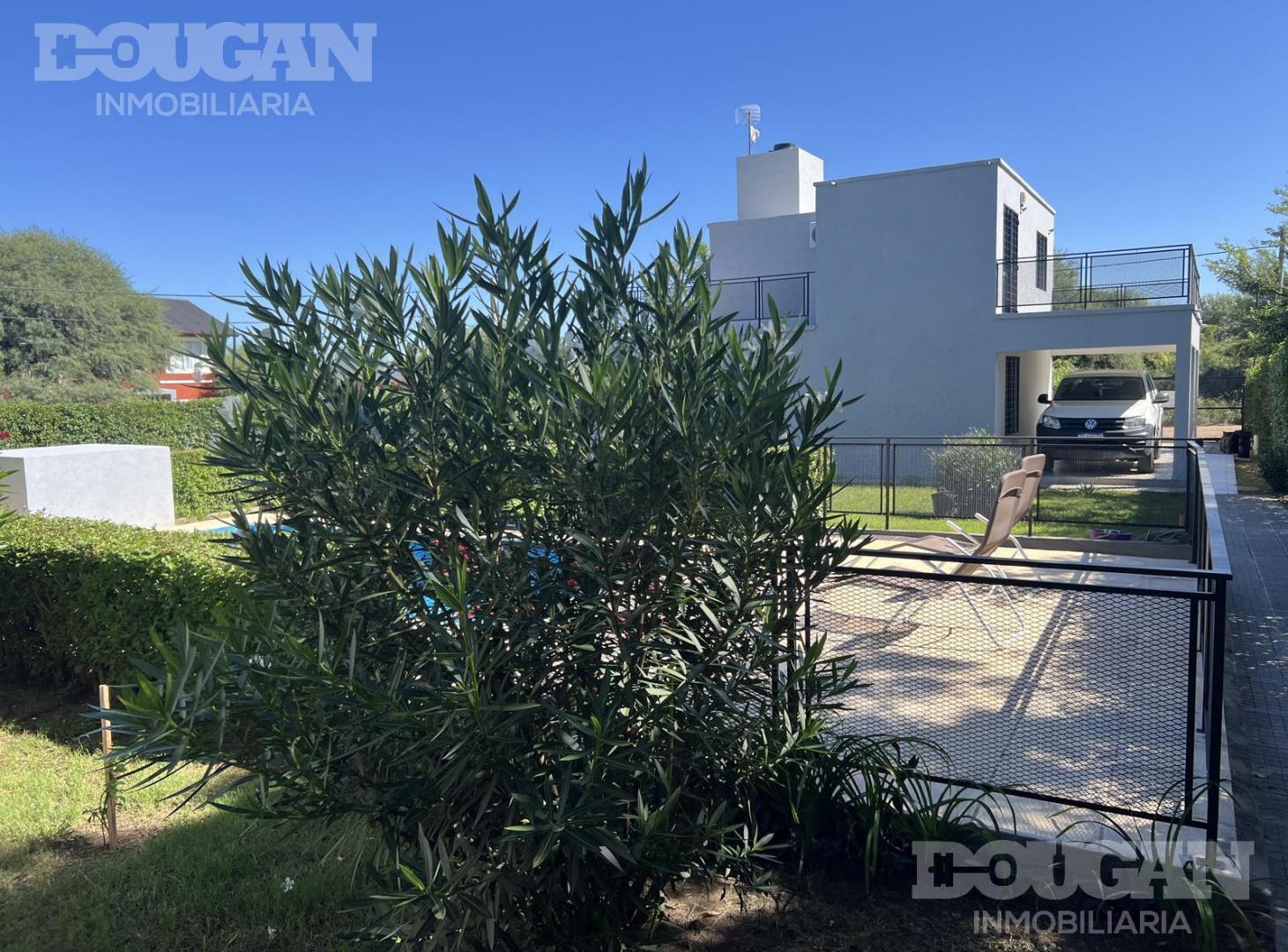 Foto de Casa con quincho y piscina - Carpintería San Luis, imagen 2