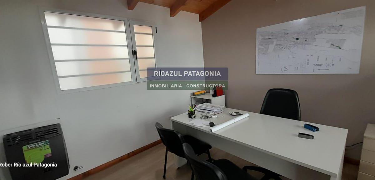¡Increíble Oportunidad de Inversión! Edificio Comercial en Av Sarmiento. 3 Locales, 155 m² 1