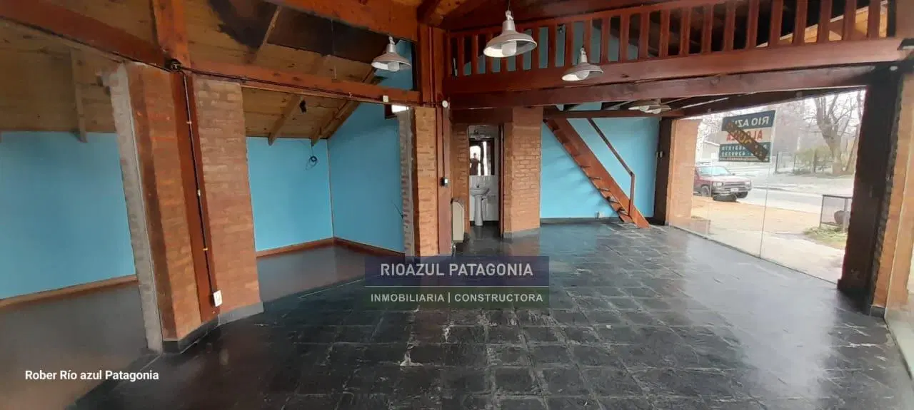 ¡Increíble oportunidad de inversión! Edificio comercial en Av. Sarmiento. 3 locales, 155m2 5