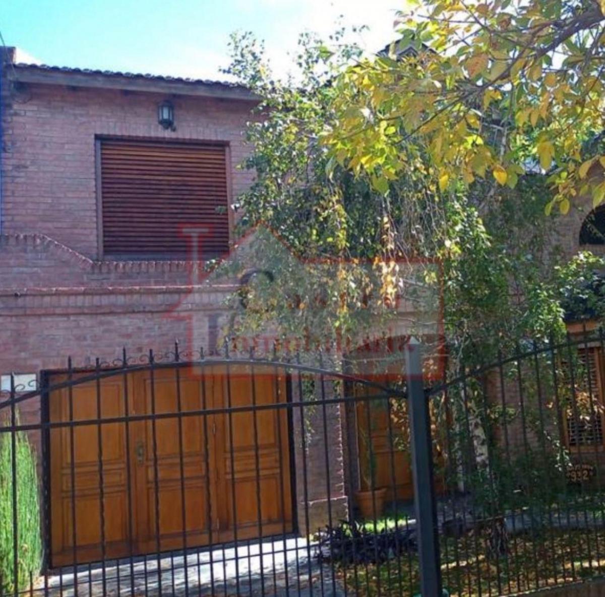 Hermosa Casa en Venta en Moreno Centro 2