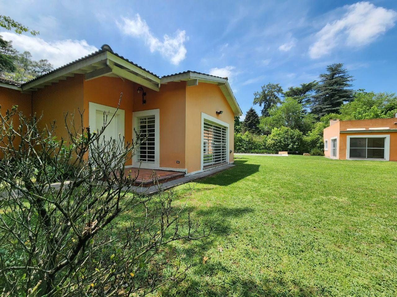 Foto de Casa en venta a reciclar en Robles del Monarca, Pilar., imagen 1