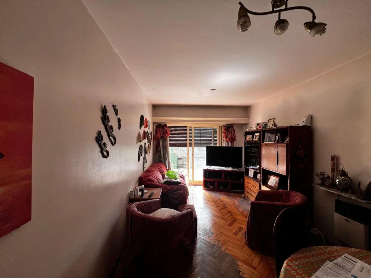 Semipiso de 4 ambientes al frente con balcón corrido y patio – Muy luminoso – Villa Crespo 2