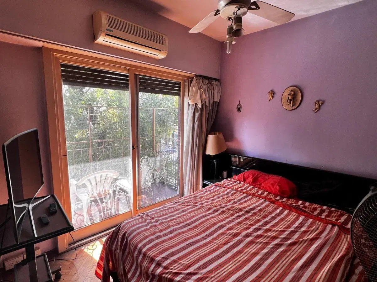 Semipiso de 4 ambientes al frente con balcón corrido y patio – Muy luminoso – Villa Crespo 1