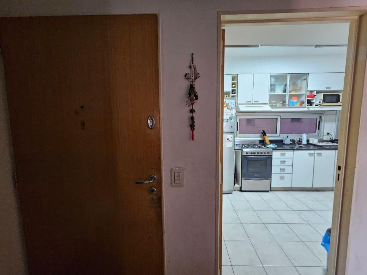 Foto de Muy buen semipiso de 3 ambientes con cochera en Caballito- edificio con, imagen 1