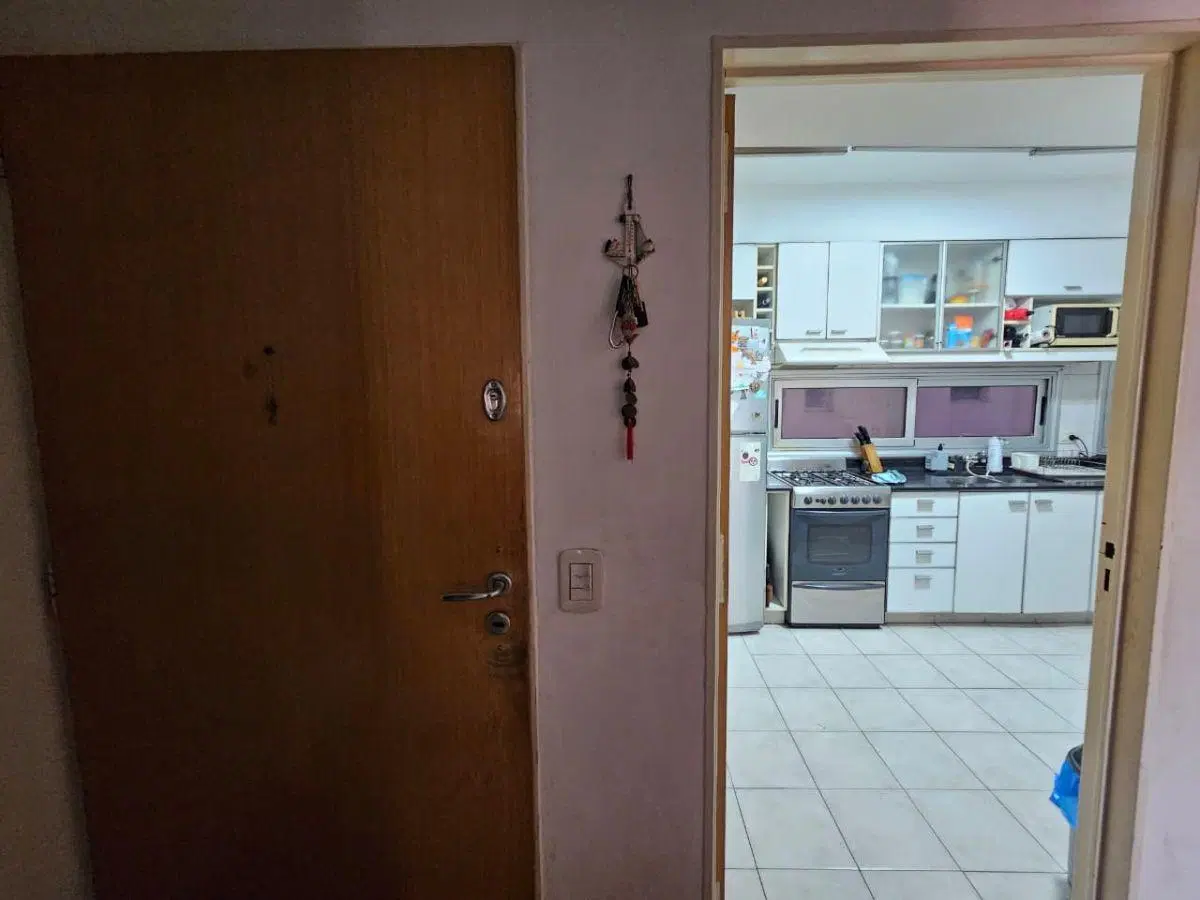 Muy buen semipiso de 3 ambientes con cochera en Caballito- edificio con piscina 1