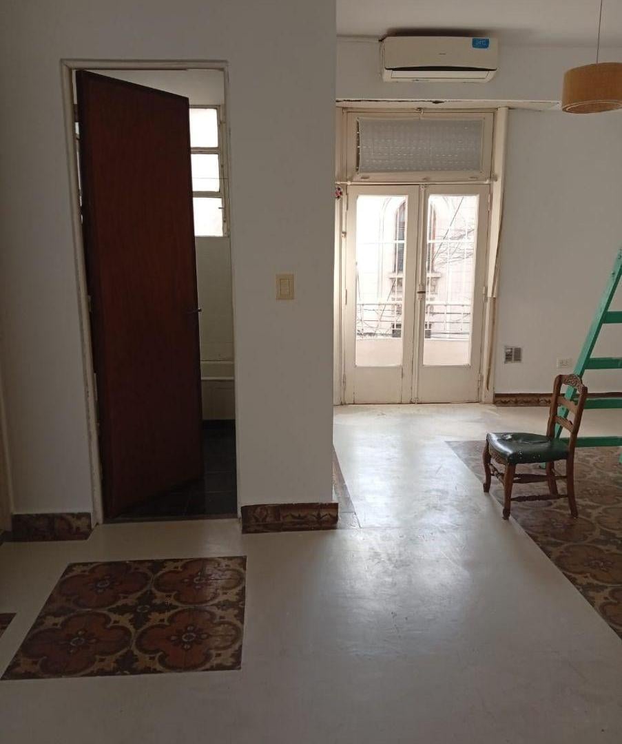Foto de Hermoso 3 Amb Reciclado al Frente c/ Balcón | Súper Luminoso | Flores, imagen 3