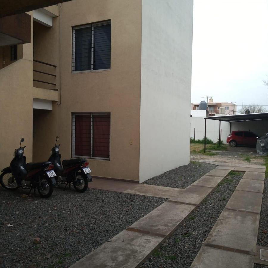 Venta Departamento de 2 Ambientes con Cochera en Morón. 1