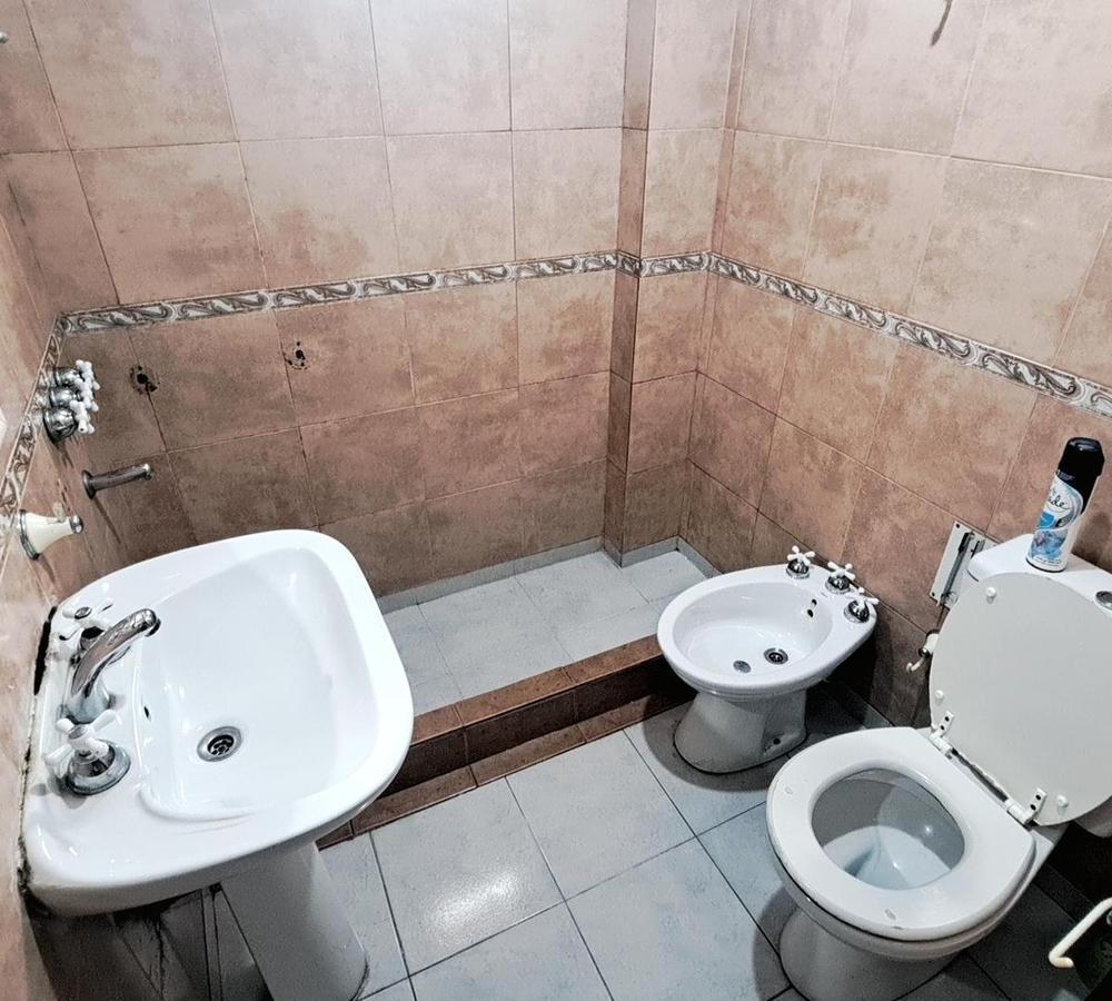 Casa en venta de 4 ambientes con Departamento de dos ambientes