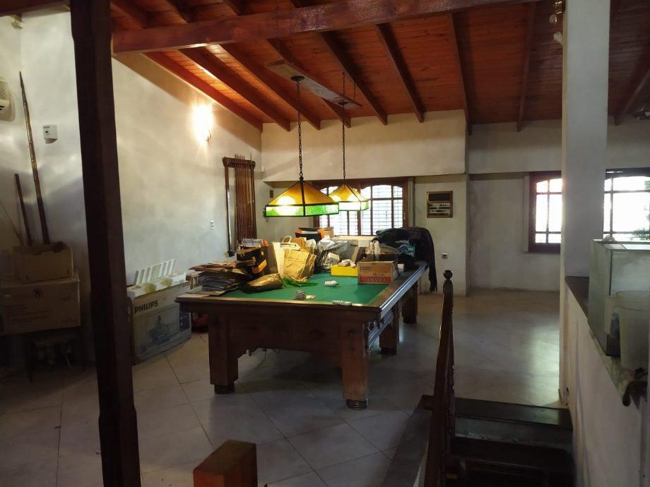 Venta de Casa de 4 ambientes con Fondo y Parrilla