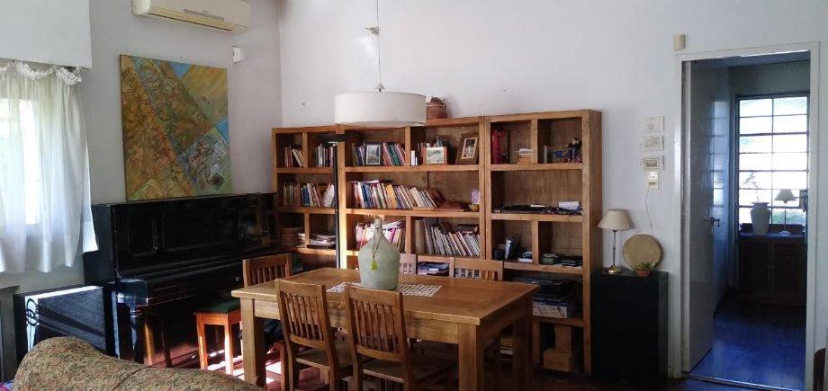 Venta Casa de 5 ambientes con fondo y pileta en Castelar