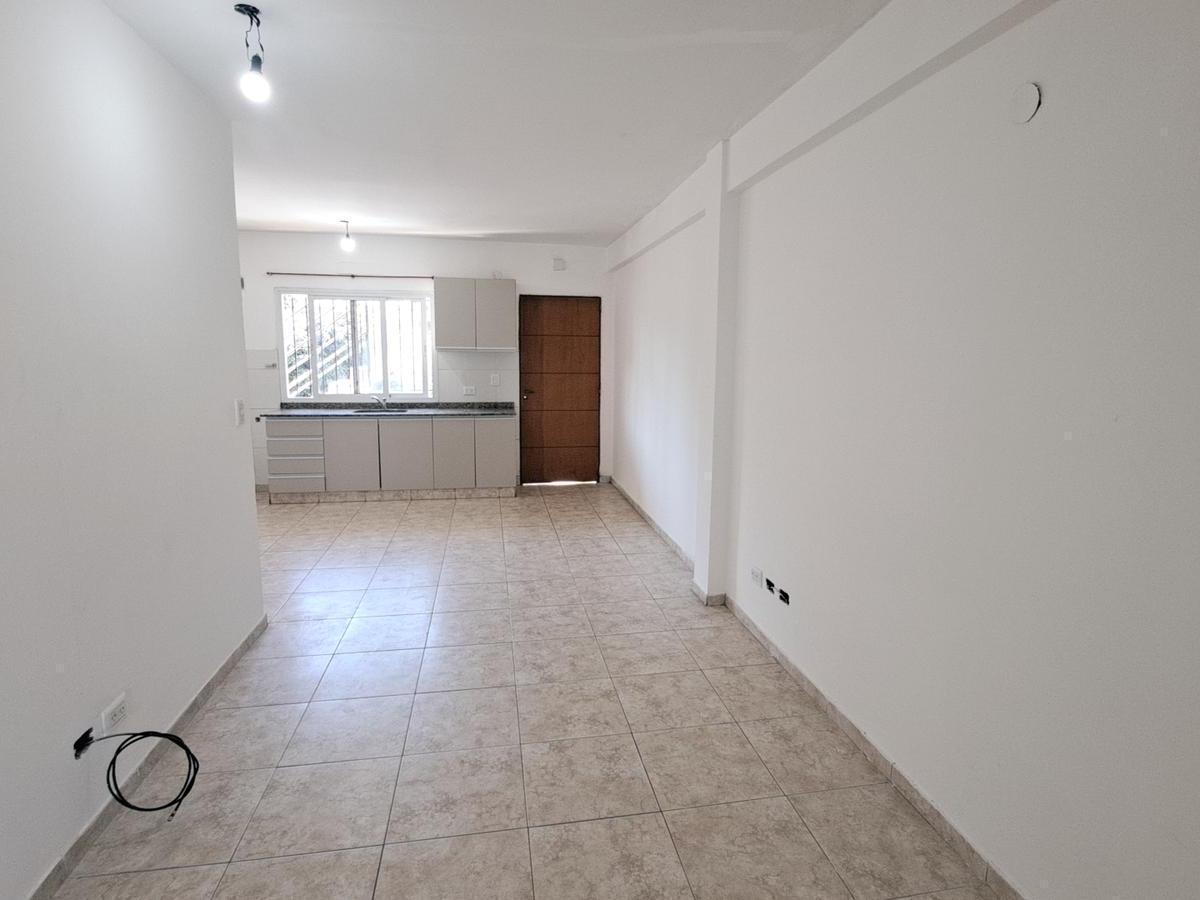 Foto de Departamento en Venta de 2 ambientes en Bernal, imagen 3