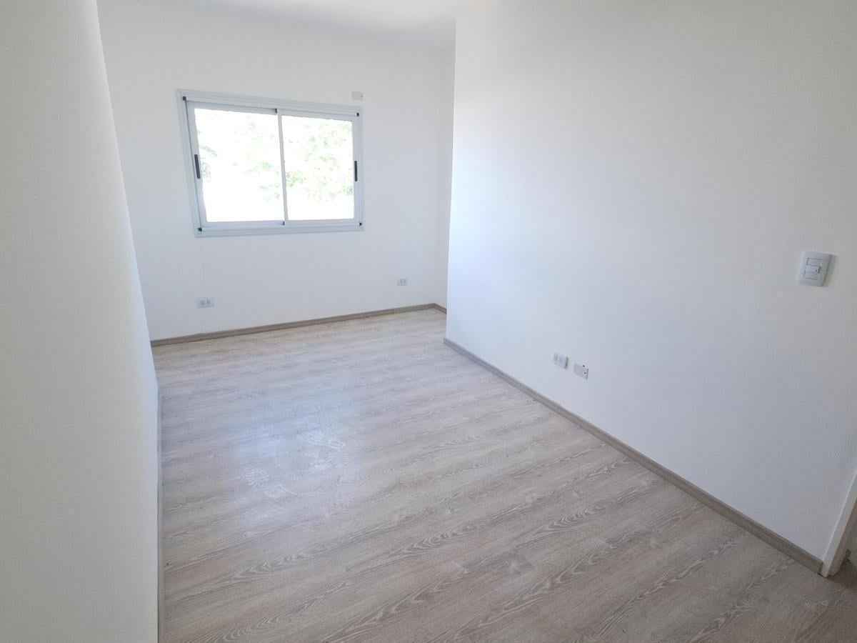 Duplex de 4 ambientes en Temperley