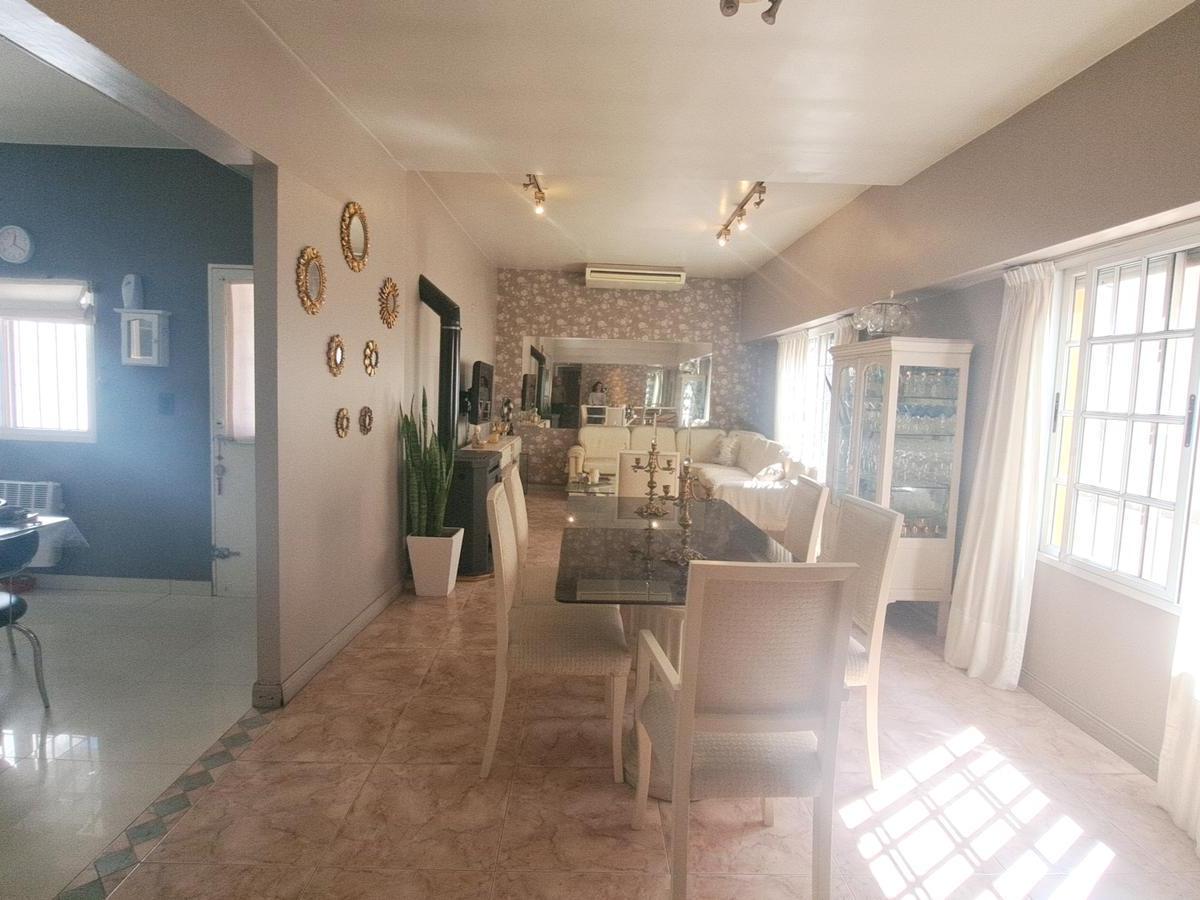 Vivienda multifamiliar con casa de 3 ambientes  y casa de 4 ambientes con cochera y quincho