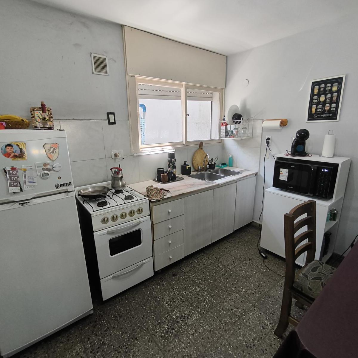 Foto de PH de 3 ambientes con patio en Lomas del Mirador, imagen 3