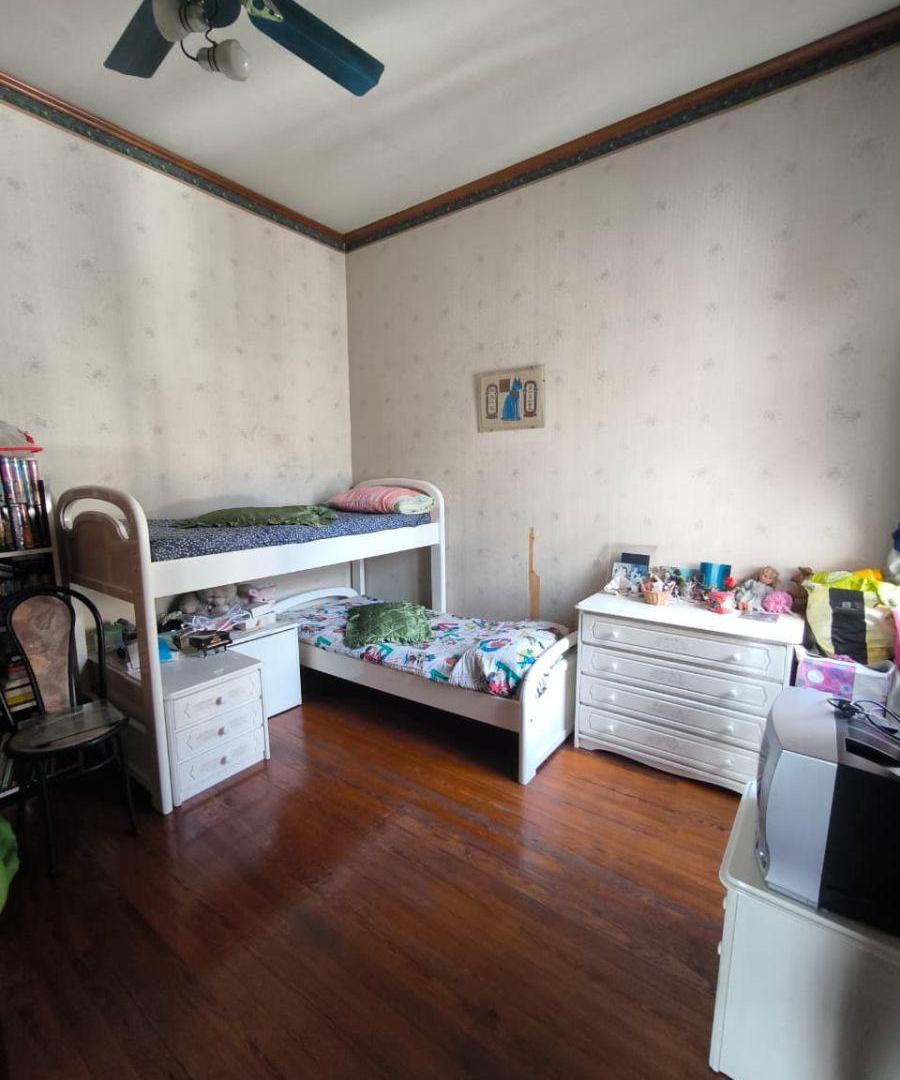Foto de Casa de 4 ambientes con lote propio, cochera y terraza en Liniers, imagen 4