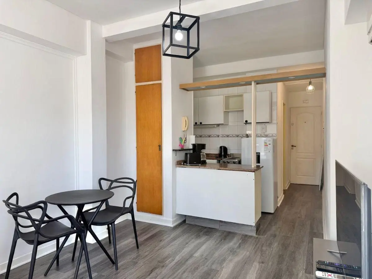 Monoambiente con balcón y vista abierta en Palermo 3