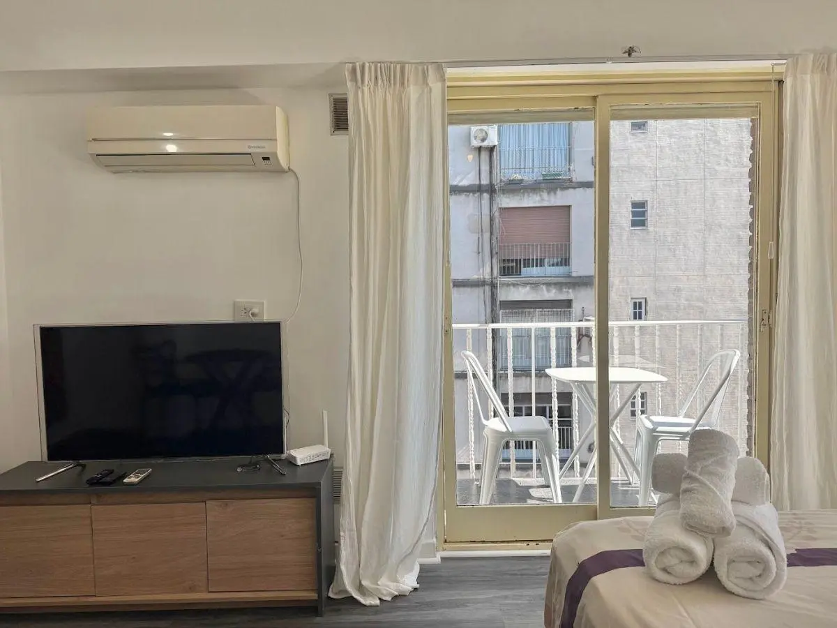 Monoambiente con balcón y vista abierta en Palermo 5