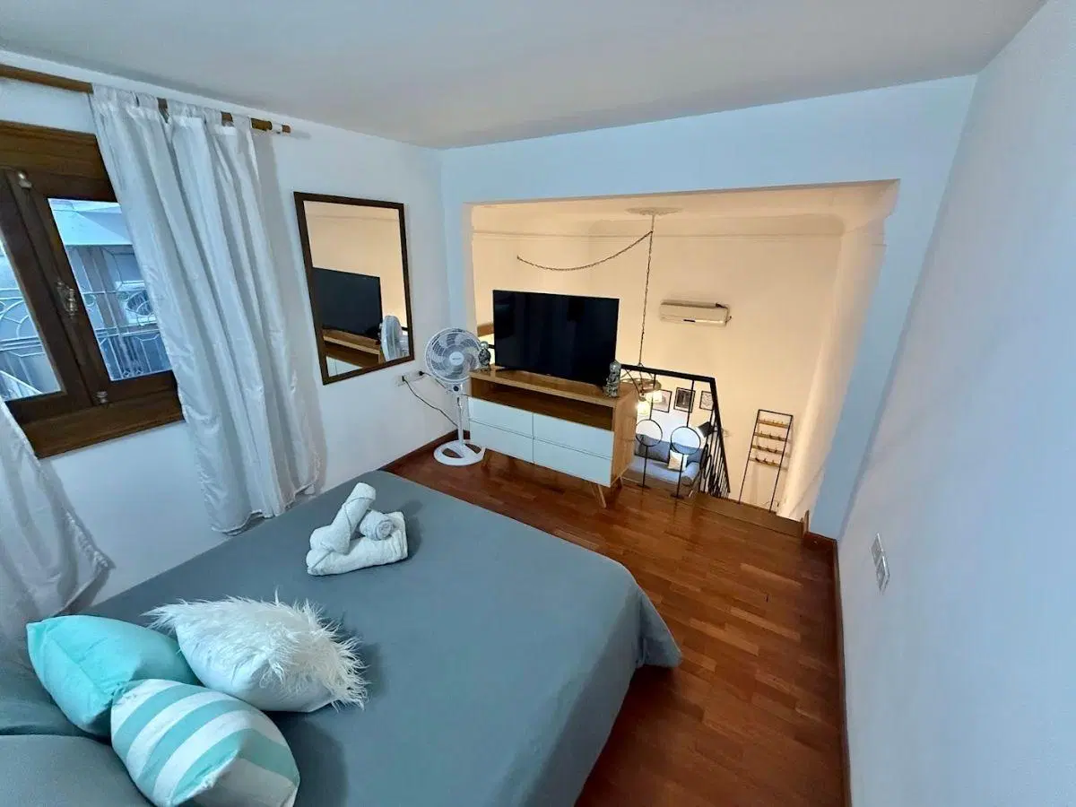Excelente dúplex de 2 ambientes con patio en Monserrat 2