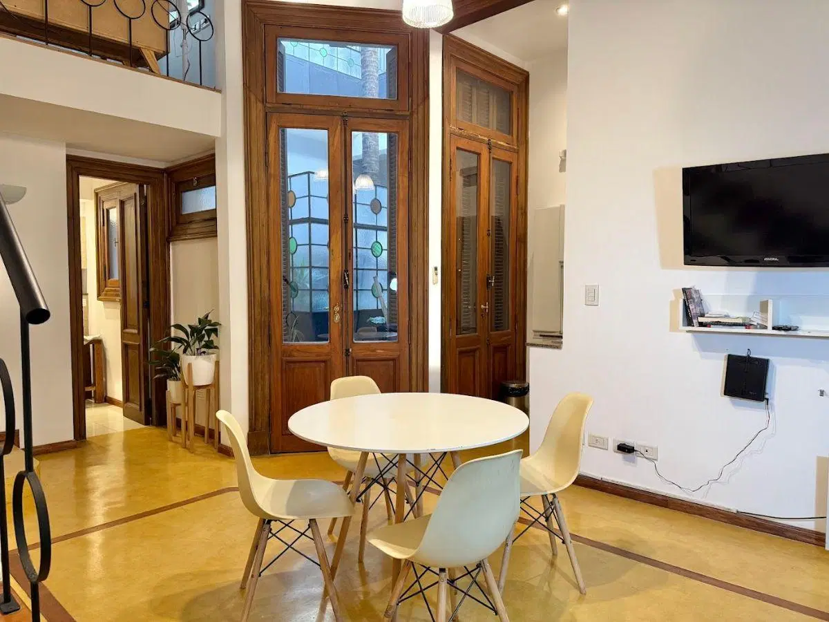 Excelente dúplex de 2 ambientes con patio en Monserrat 5