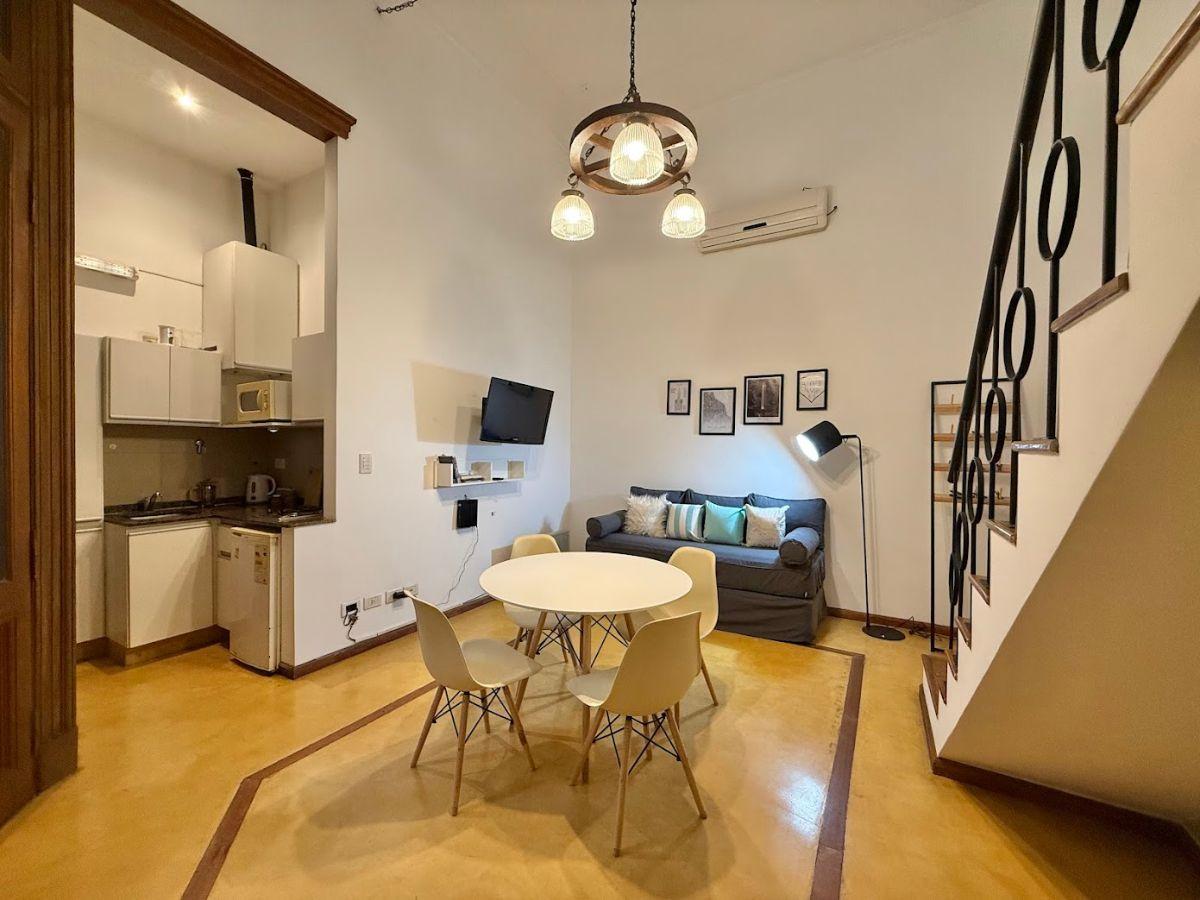 Excelente dúplex de 2 ambientes con patio en Monserrat