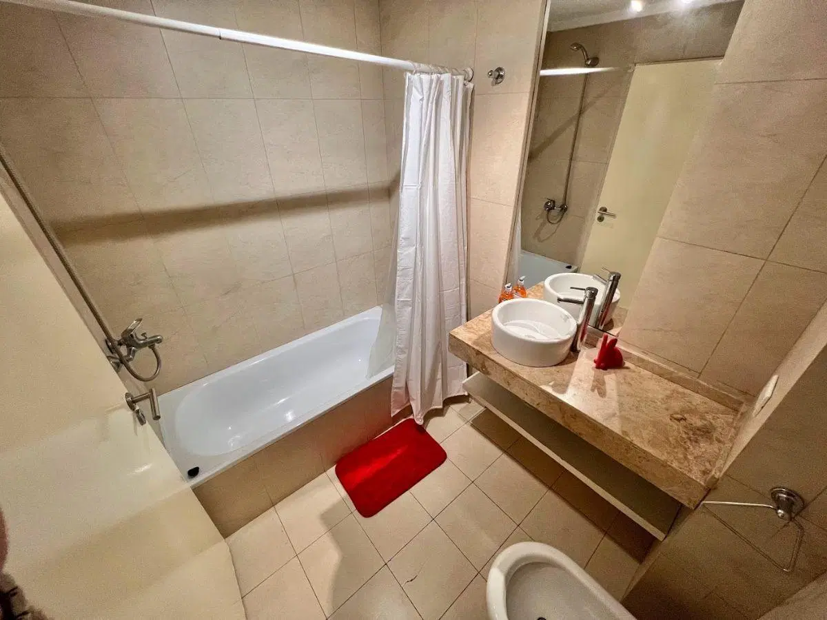 Excelente monoambiente con balcón, cochera cubierta y amenities 3