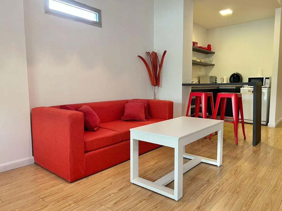 Excelente monoambiente con balcón, cochera cubierta y amenities 2