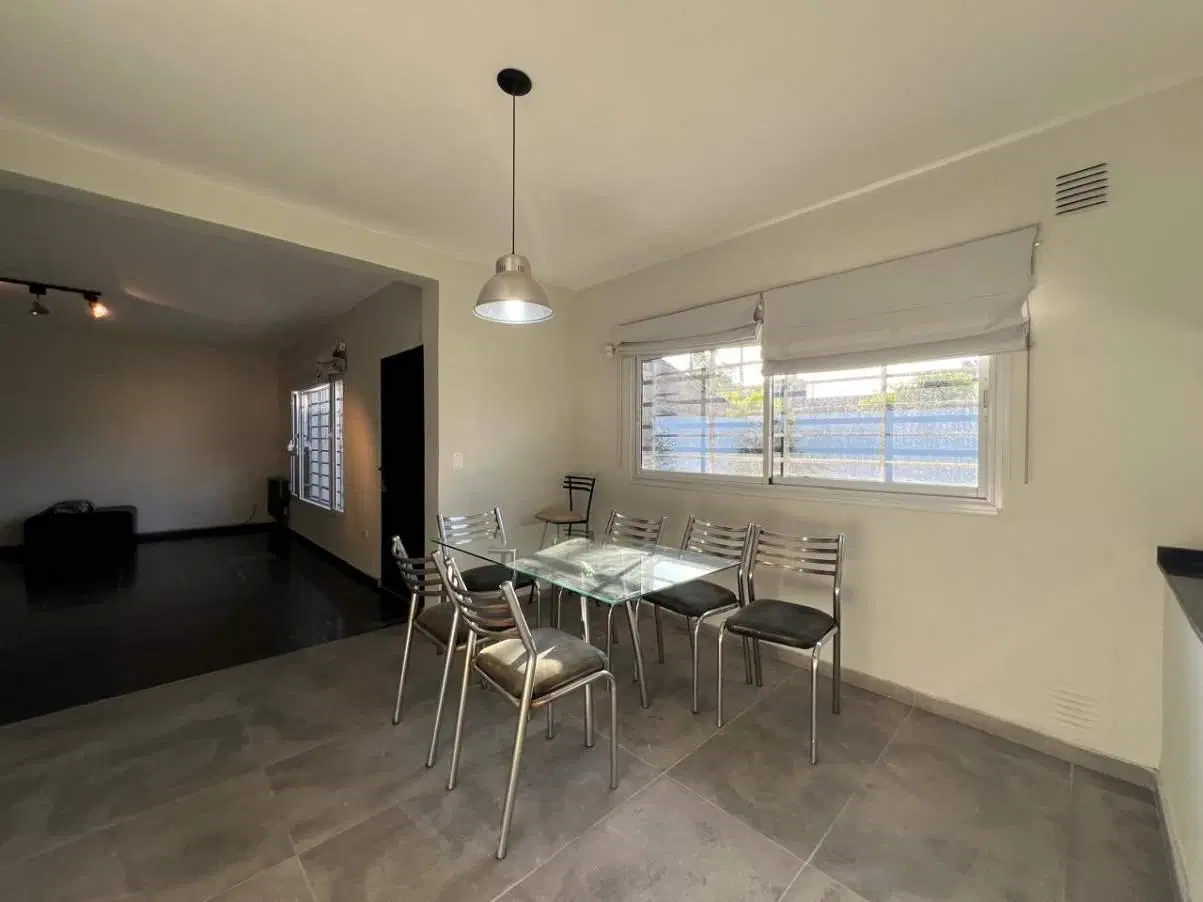 CASA DOS DORMITORIOS EN VENTA BARRIO ARGUELLO 4