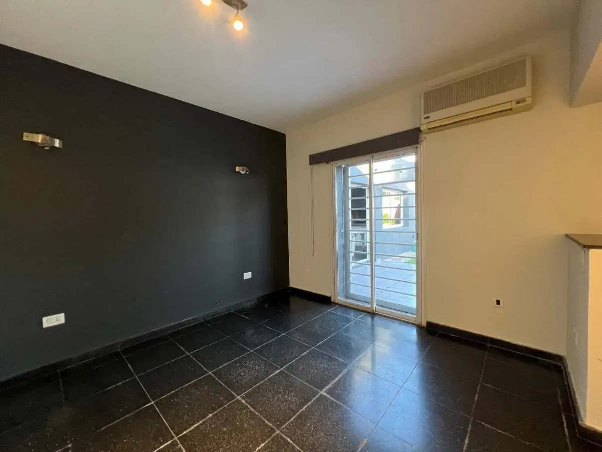 CASA DOS DORMITORIOS EN VENTA BARRIO ARGUELLO 3