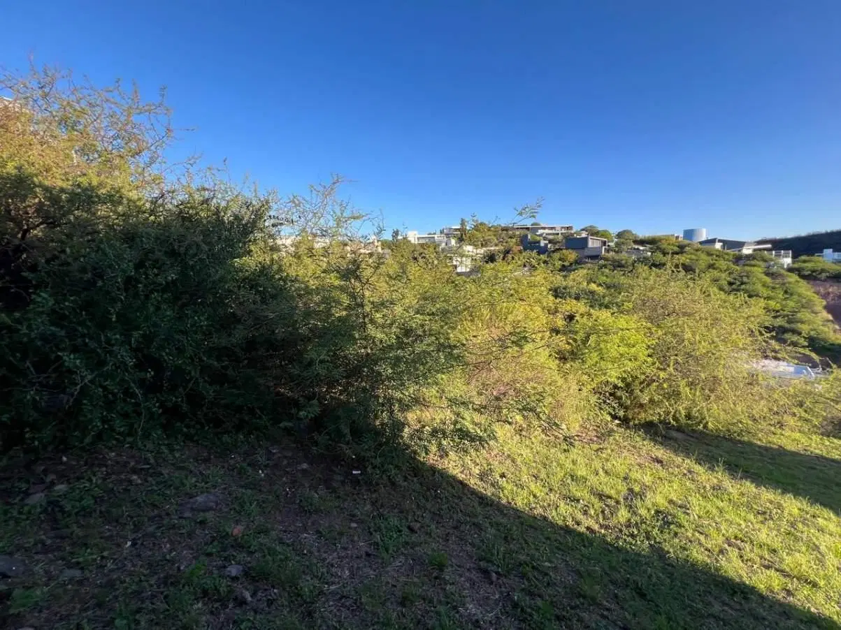 LOTE EN VENTA COUNTRY LA CUESTA CON POCA PENDIENTE Y LA MEJOR UBICACION 5