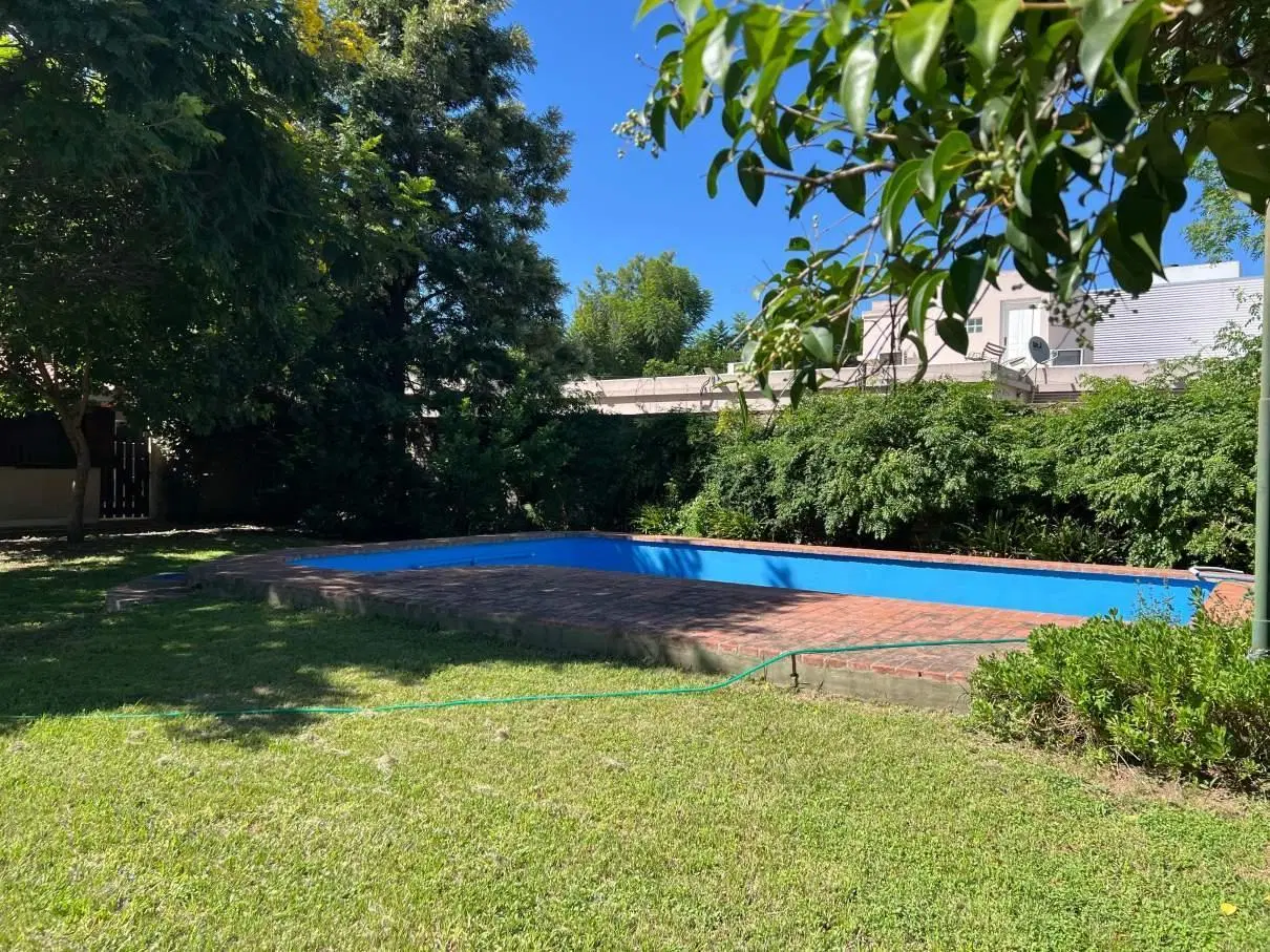 CASA EN VENTA BARRIO ARGUELLO A METROS AV RECTA MARTINOLLI 1