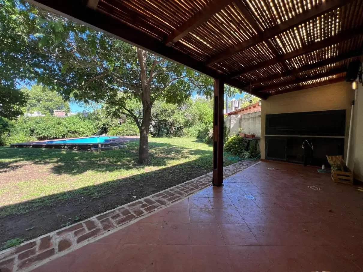 CASA EN VENTA BARRIO ARGUELLO A METROS AV RECTA MARTINOLLI 2