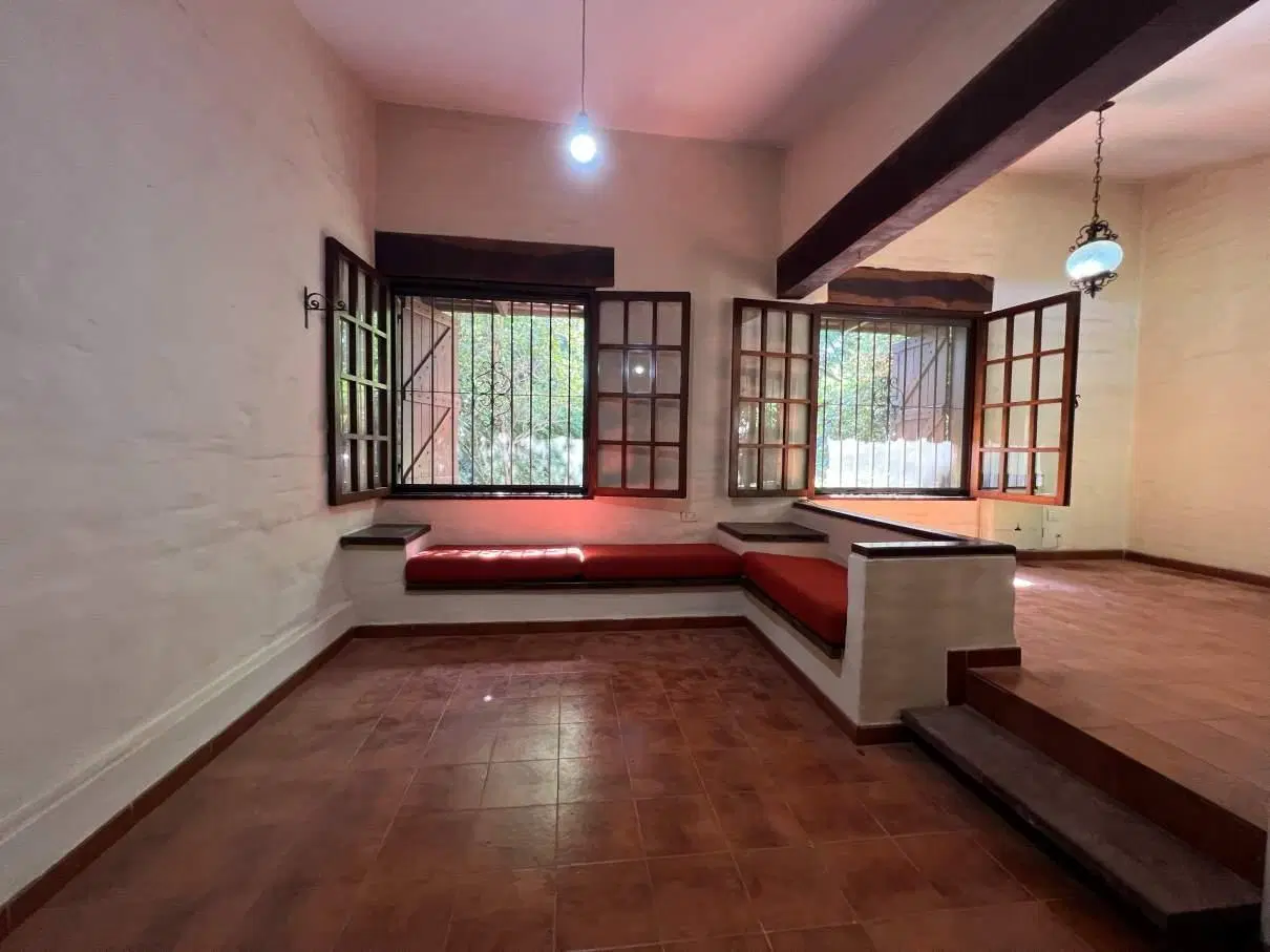 CASA EN VENTA BARRIO ARGUELLO A METROS AV RECTA MARTINOLLI 4