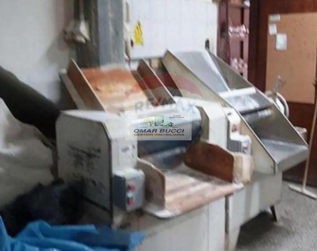 Panaderia Funcionando con Local, Mas Dos Departamentos en Planta Alta de Tres Ambientes, Venta en Bl 1