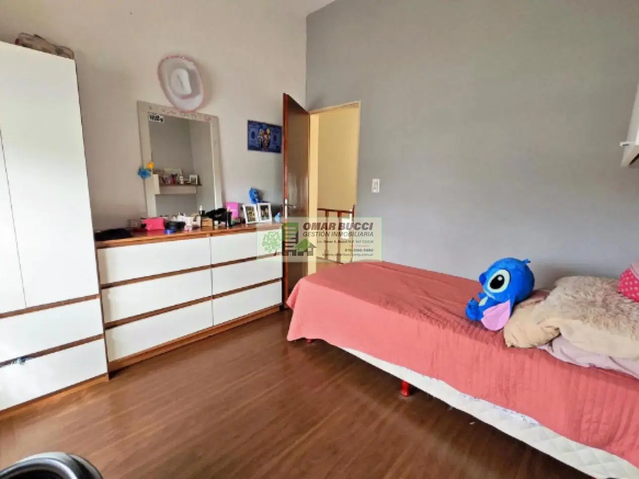 CASA EN VENTA EN PH DE 10 M DE FRENTE CON COCHERA PARA 3 AUTOS ACEPTA PERMUTA 4