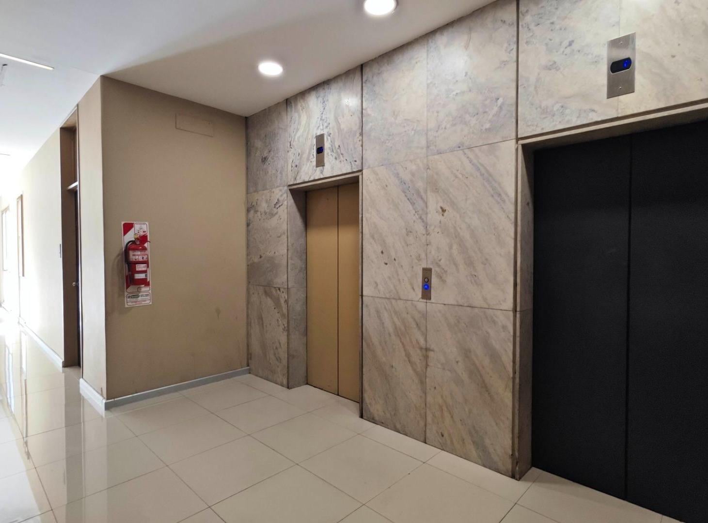 OPORTUNIDAD USD715/m2! VENTA OFICINA 35 m² FLORIDA y LAVALLE
