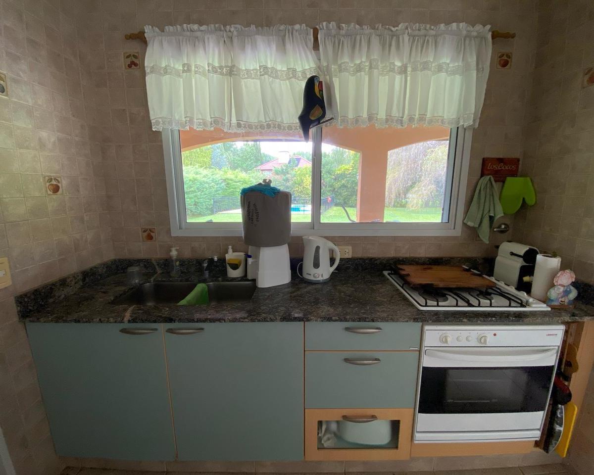 Casa en  San Vicente, 4 ambientes