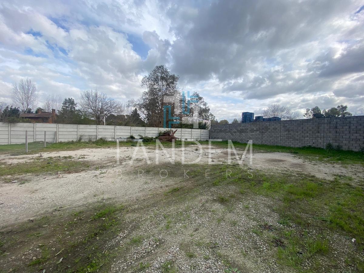 Galpón de 900 m² Planta Libre con Gran Playon Sobre Av Peron a m del Ramal Escobar 2