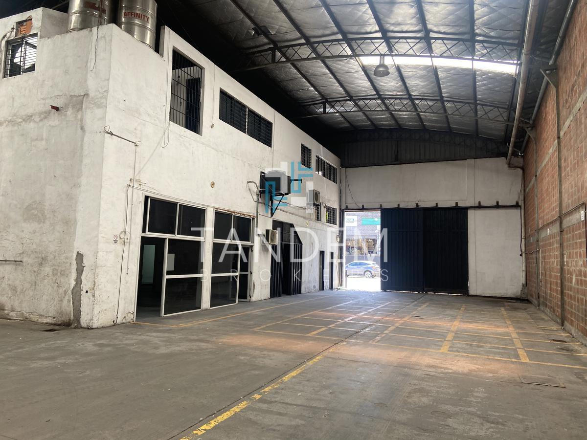 Excelente Galpon Zona Industrial a m de Panamericana y Av Belgrano 3