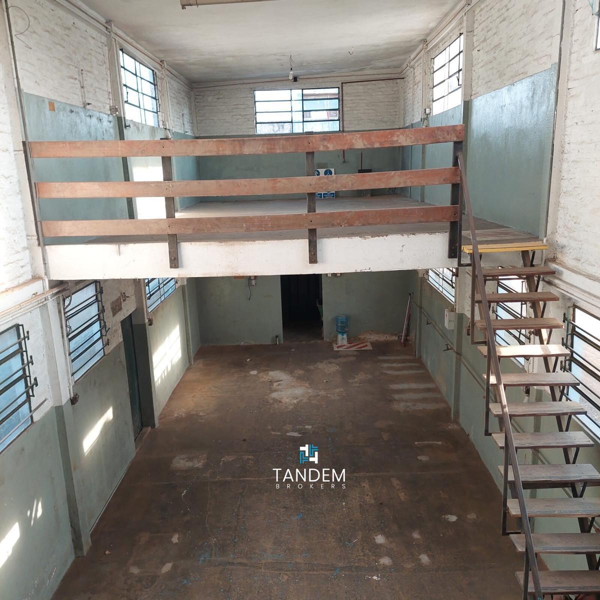 Excelente Galpón de 160 m² en Boulogne 2