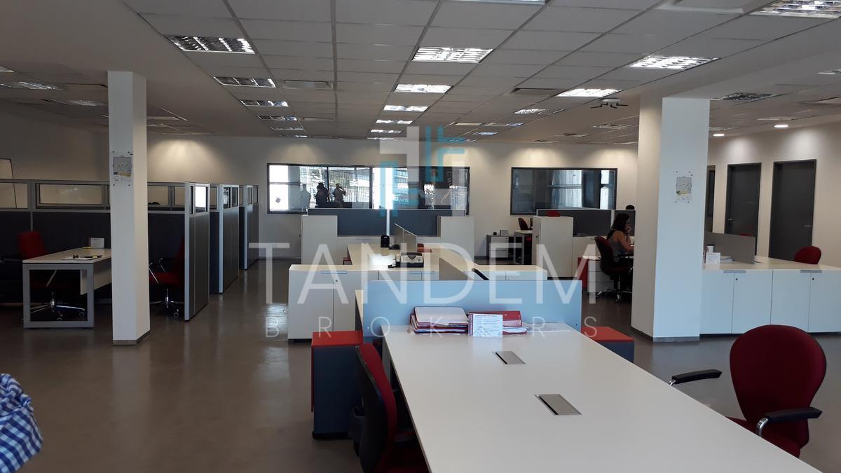 Alquiler Excelente Galpón - Imagen Comercial y 700 m² de Oficinas Zona Industrial de Pacheco 3