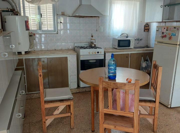 EXCELENTE CASA 4 AMBIENTES MAS LOCAL COMERCIAL A METROS DE AVENIDA PRINCIPAL 1