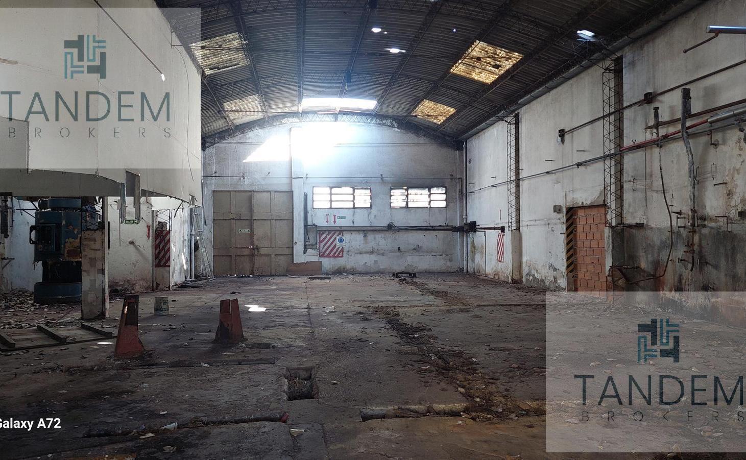 Foto de Excelente Propiedad Industrial / Comercial con salida a 2 calles sobre, imagen 4