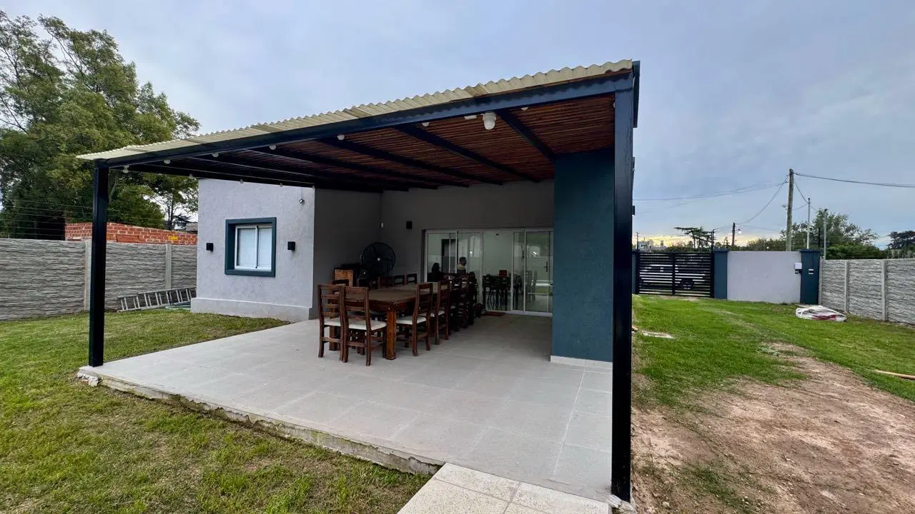 Venta casa minimalista + pileta- Francisco Álvarez 2