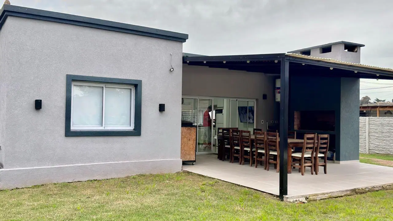 Venta casa minimalista + pileta- Francisco Álvarez 4