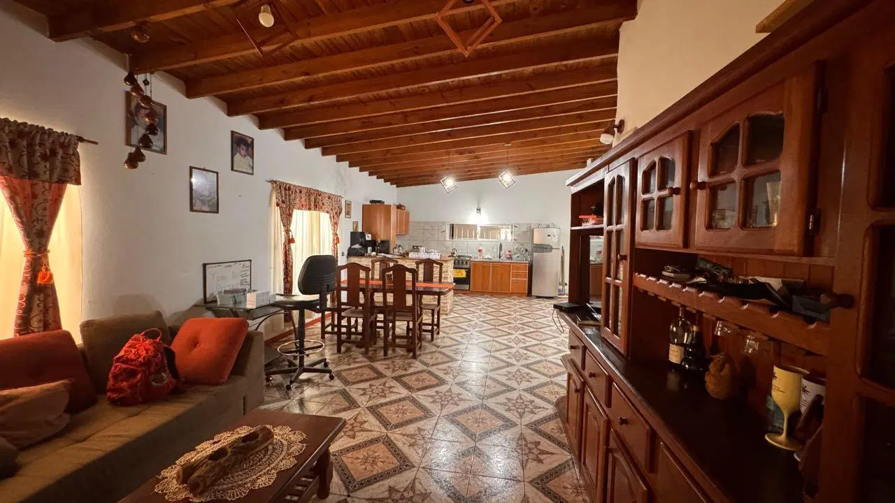 VENTA 3 DEPTOS + Casa 5 hab | BARRIO LA QUEBRADA – PASO DEL REY 3