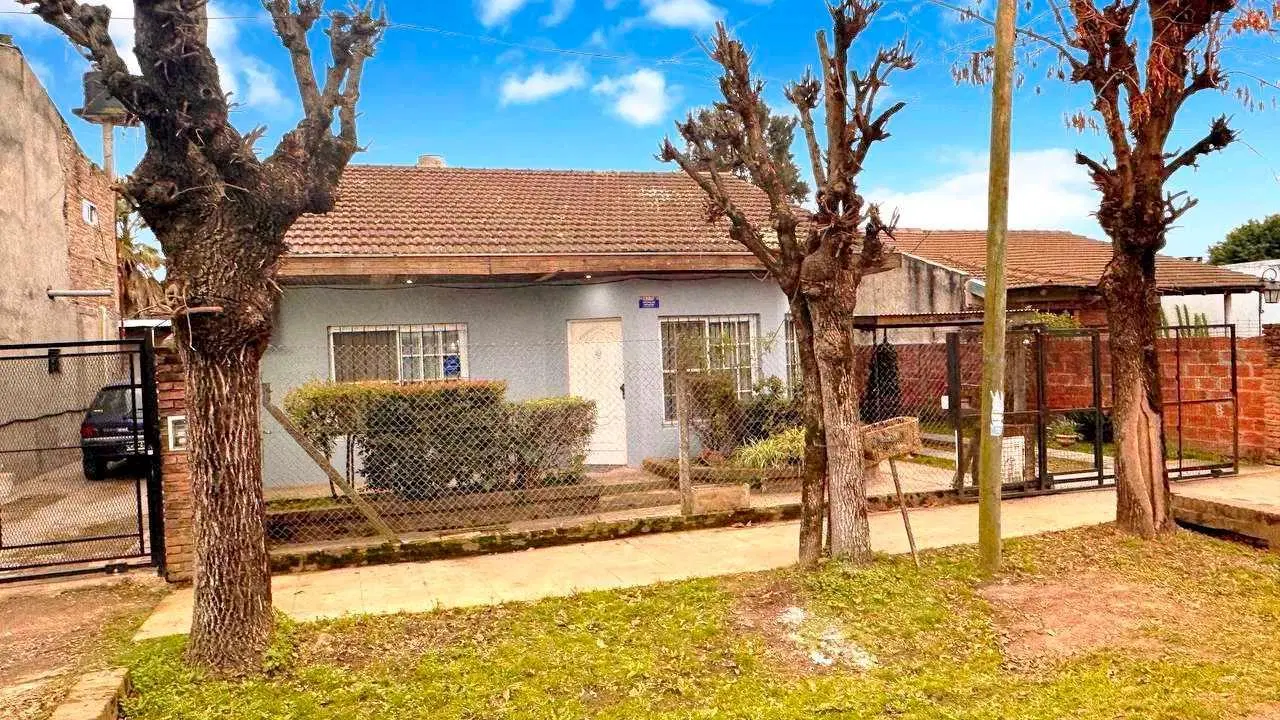 Casa en venta 2 dormitorios – Villa Salas, Moreno 8