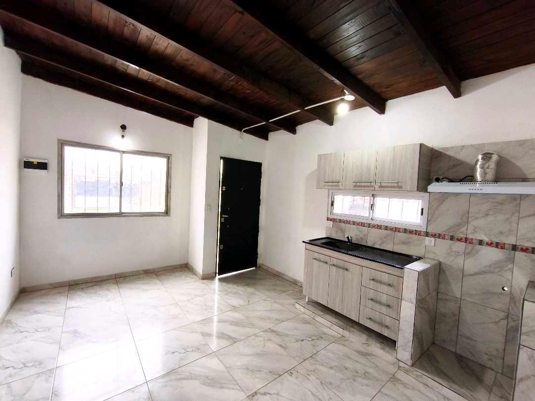 Foto de Alquiler de casa de 2 amb- Barrio parque- Paso Del Rey, imagen 2