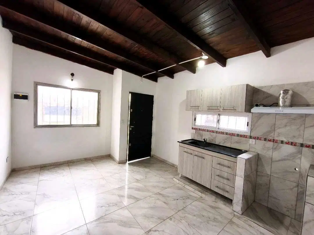 Alquiler de casa de 2 amb- Barrio parque- Paso Del Rey 2