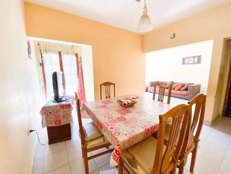 Casa Grande en Venta – 4 Dorm. + Patio + Cochera Doble 1