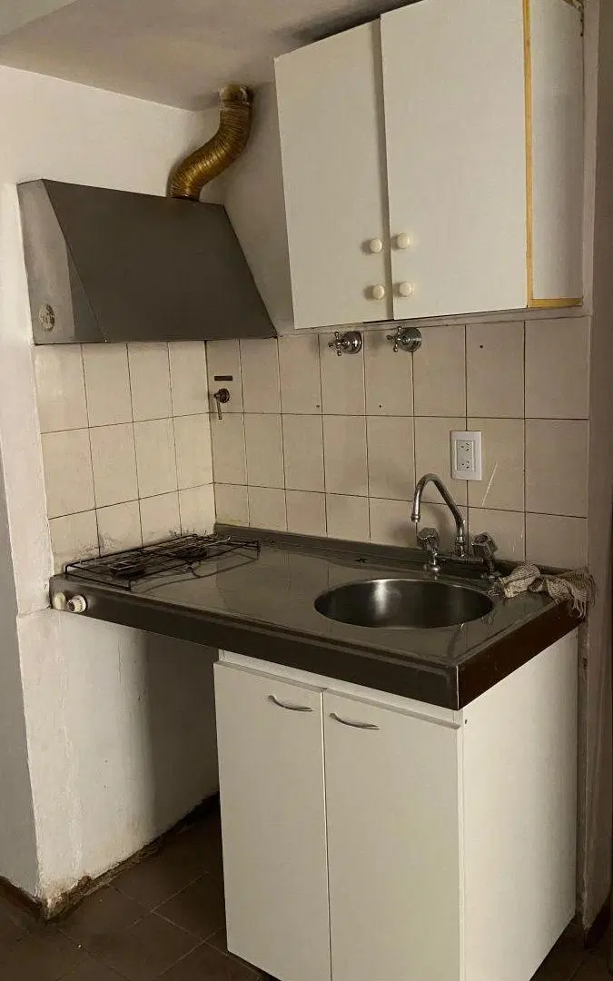 Departamento con cocina semi integrada y amplio living en Alberdi 3